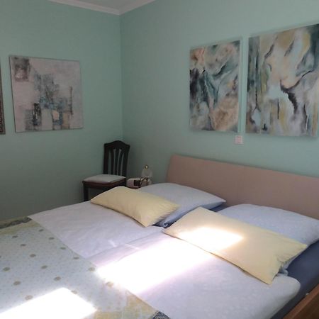 Holiday Flat With Idyllic Garden In Daun Zewnętrze zdjęcie