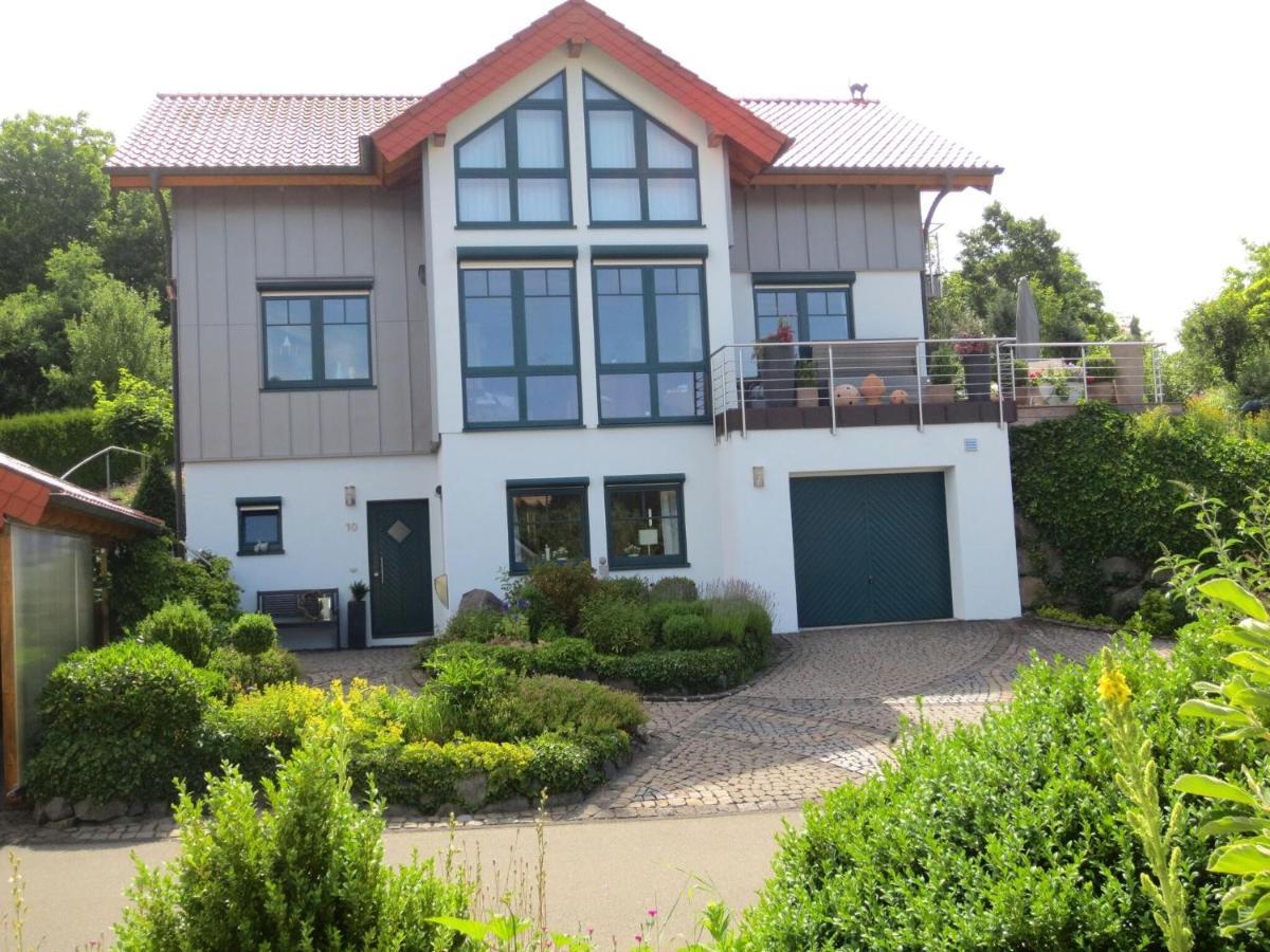 Holiday Flat With Idyllic Garden In Daun Zewnętrze zdjęcie