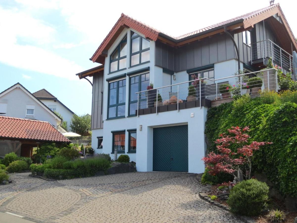 Holiday Flat With Idyllic Garden In Daun Zewnętrze zdjęcie
