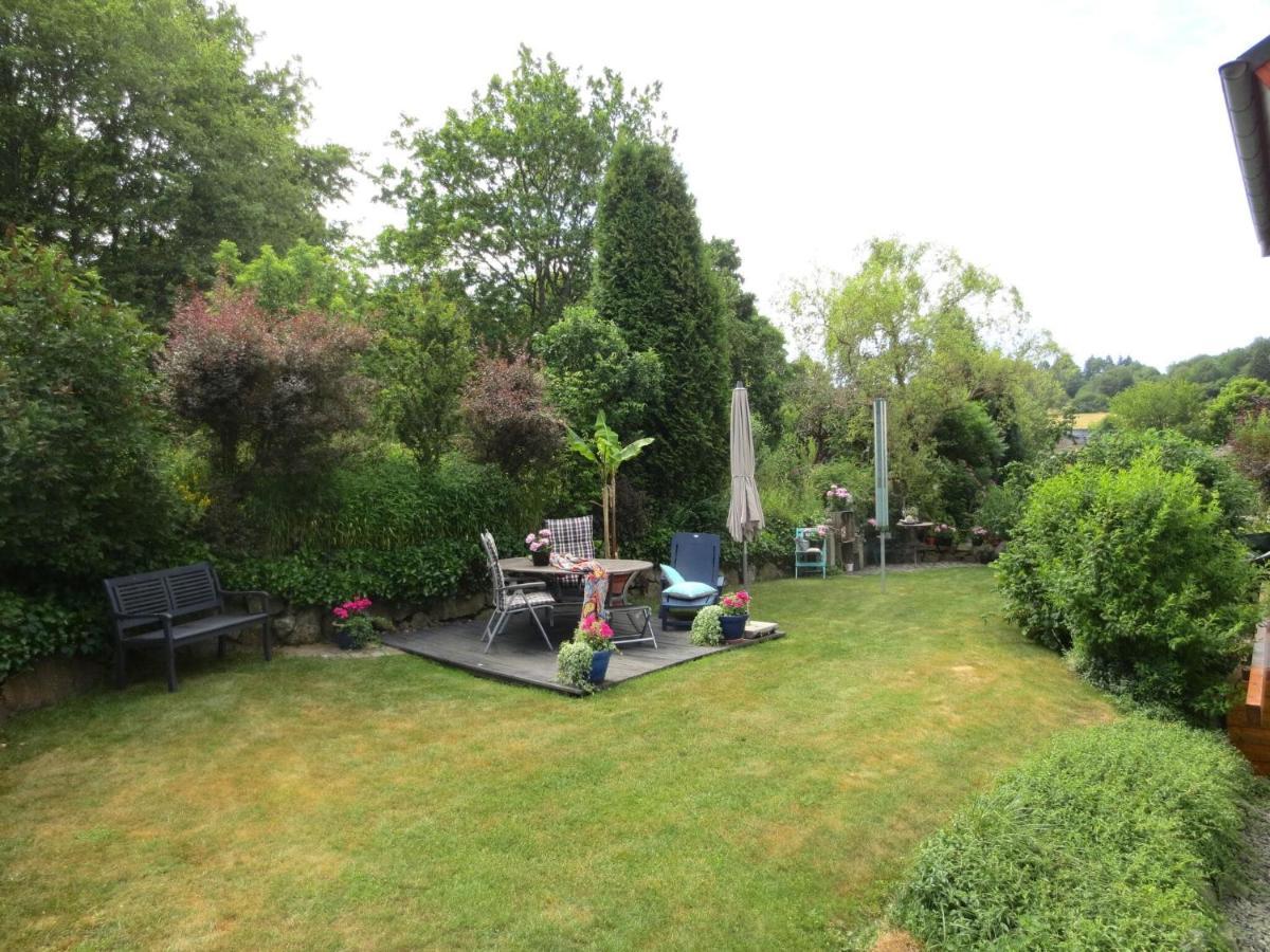 Holiday Flat With Idyllic Garden In Daun Zewnętrze zdjęcie