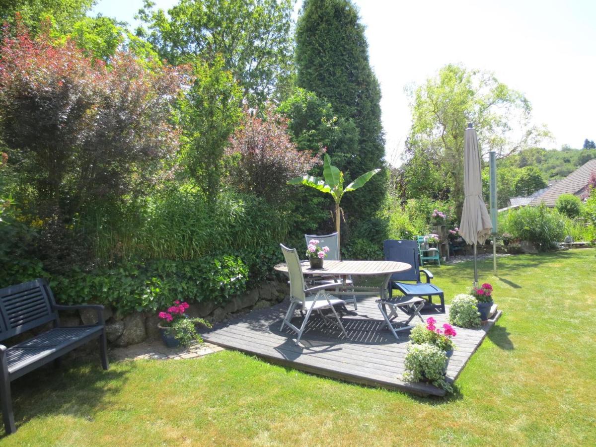 Holiday Flat With Idyllic Garden In Daun Zewnętrze zdjęcie
