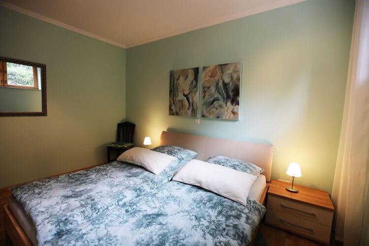 Holiday Flat With Idyllic Garden In Daun Zewnętrze zdjęcie