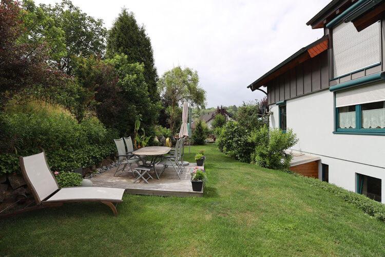 Holiday Flat With Idyllic Garden In Daun Zewnętrze zdjęcie