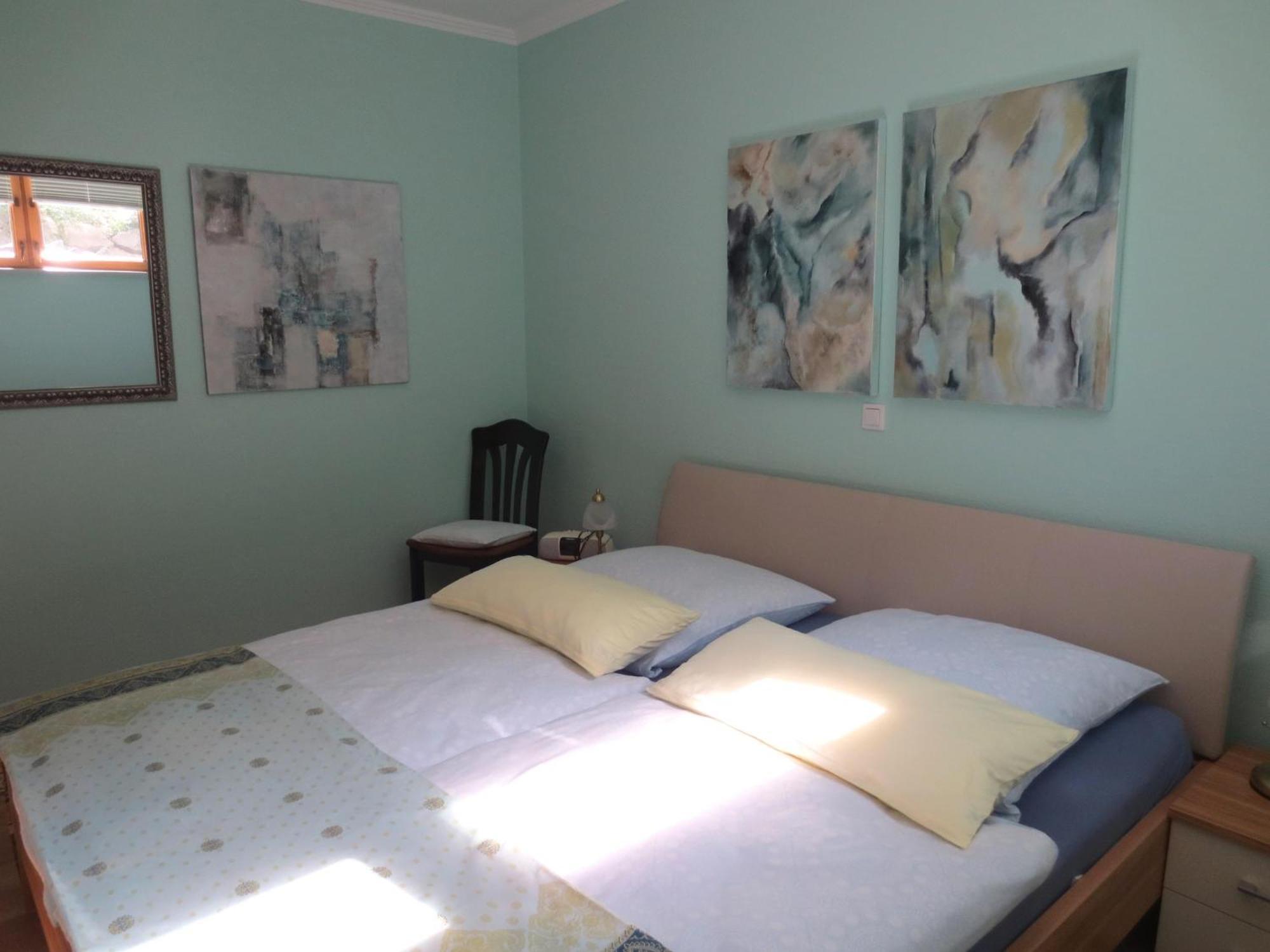 Holiday Flat With Idyllic Garden In Daun Zewnętrze zdjęcie