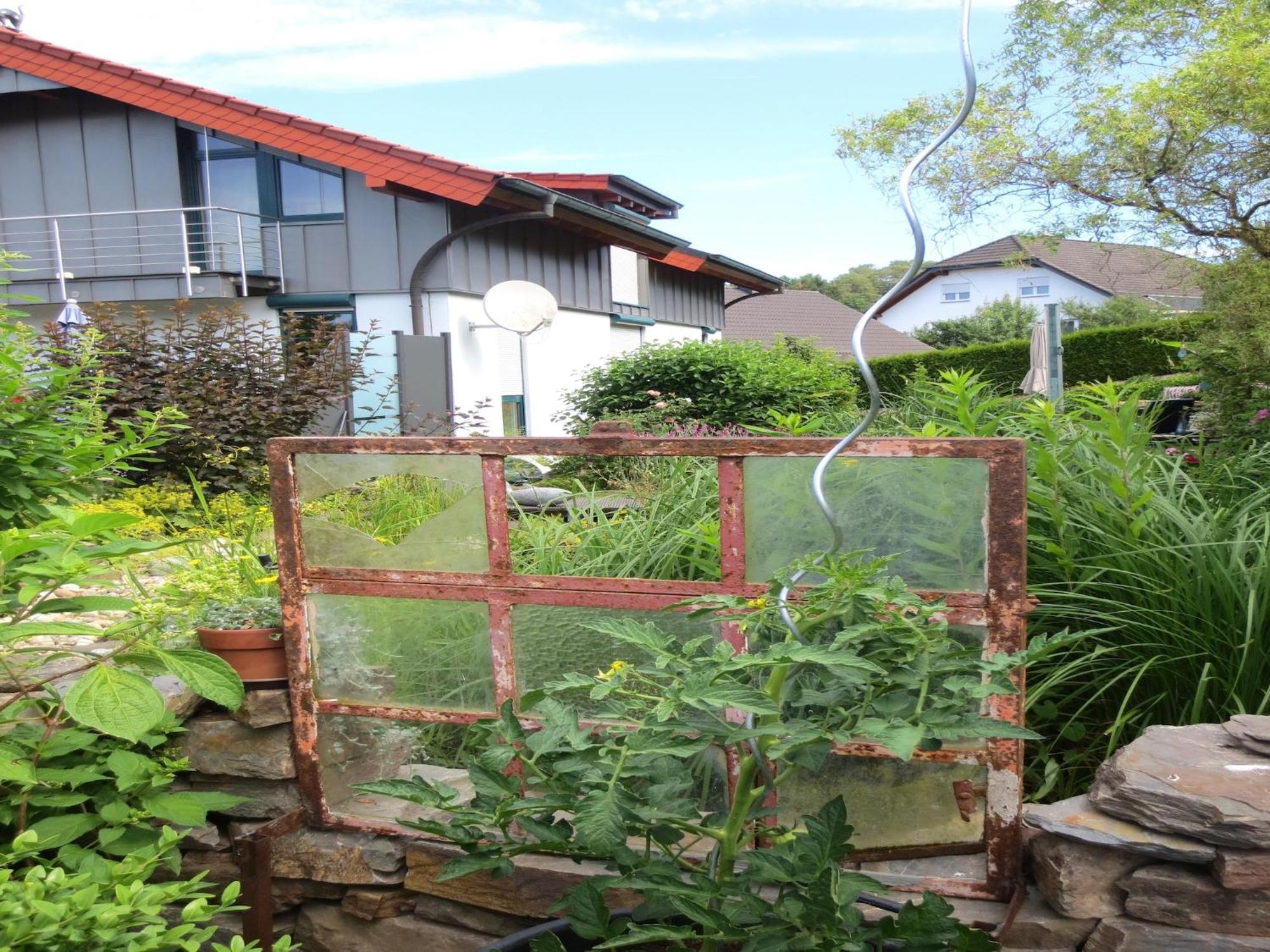 Holiday Flat With Idyllic Garden In Daun Zewnętrze zdjęcie